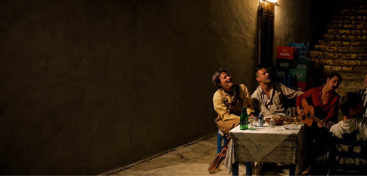 HONDO — flamenco gathering around the table